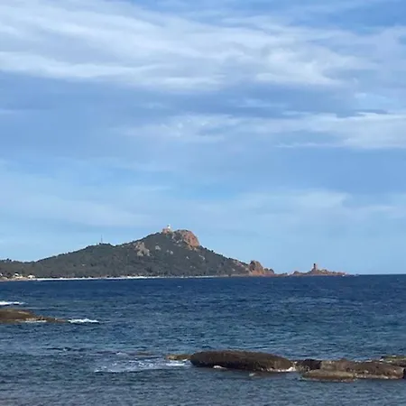 A Saint-raphael Avec Terrasse Saint-Raphaël