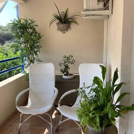 A Saint-raphael Avec Terrasse * Сен-Рафаэль